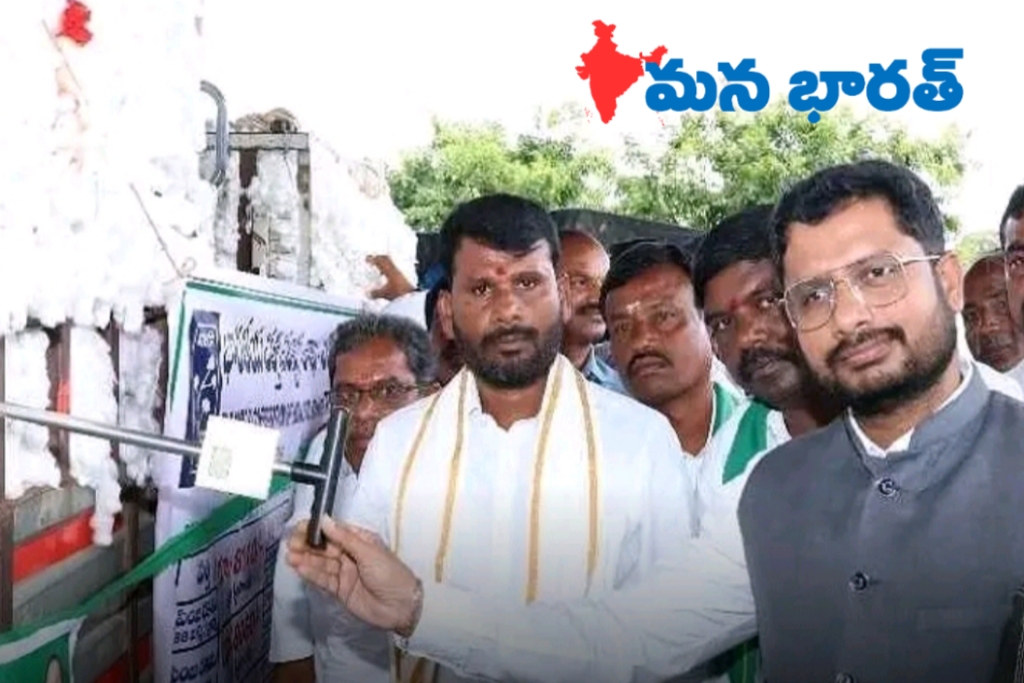 జనగామలో సీసీఐ పత్తి కొనుగోలు కేంద్రం ప్రారంభం