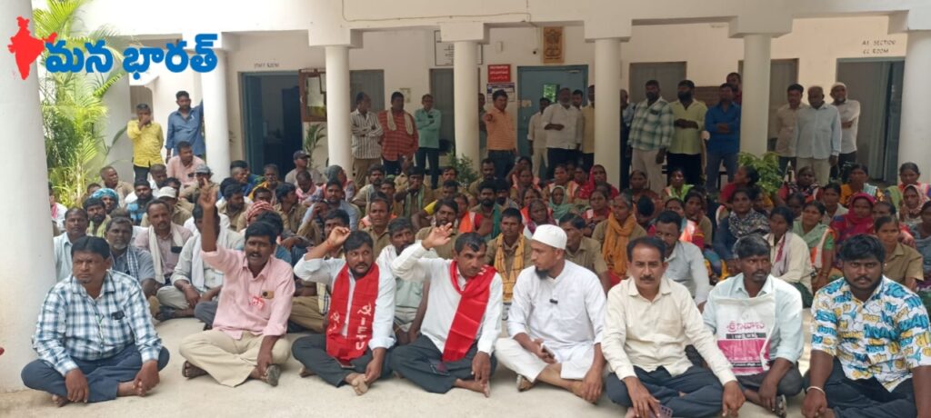 బోధన్‌లో ఆర్టీసీ బస్సు బీభత్సం..