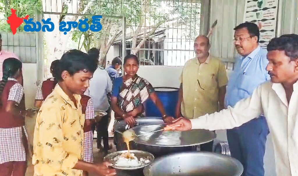 హైస్కూల్‌లో అదనపు కలెక్టర్ తనిఖీ