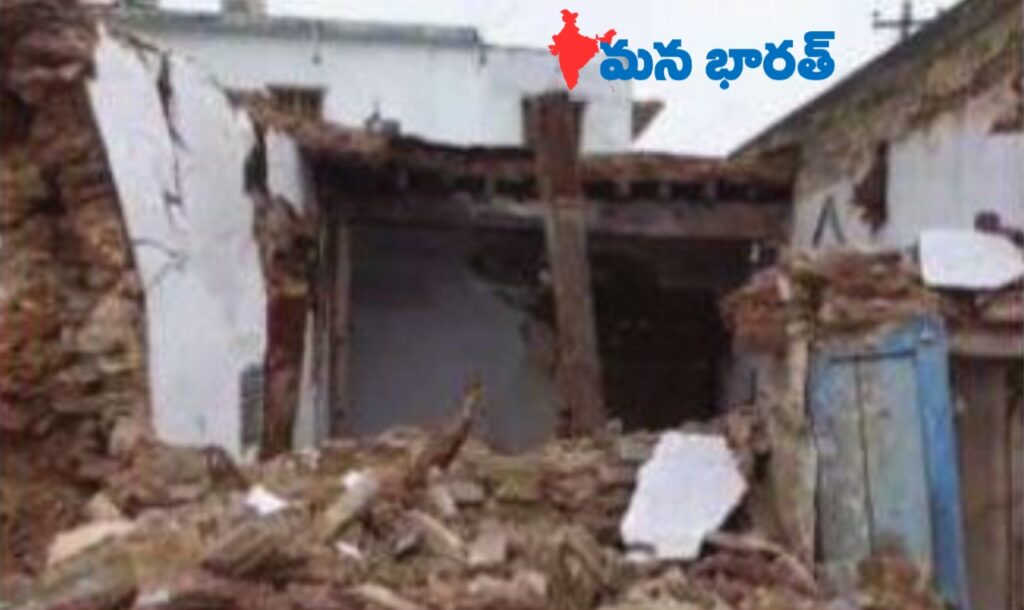 కూలిపోయిన వీర బ్రహ్మేంద్ర స్వామి పురాతన ఇల్లు