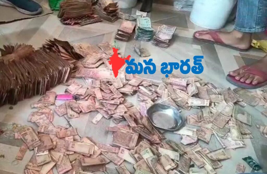 💰చెత్తలో నిధి..! యాచకురాలి దగ్గర నోట్ల కట్టలు..! 