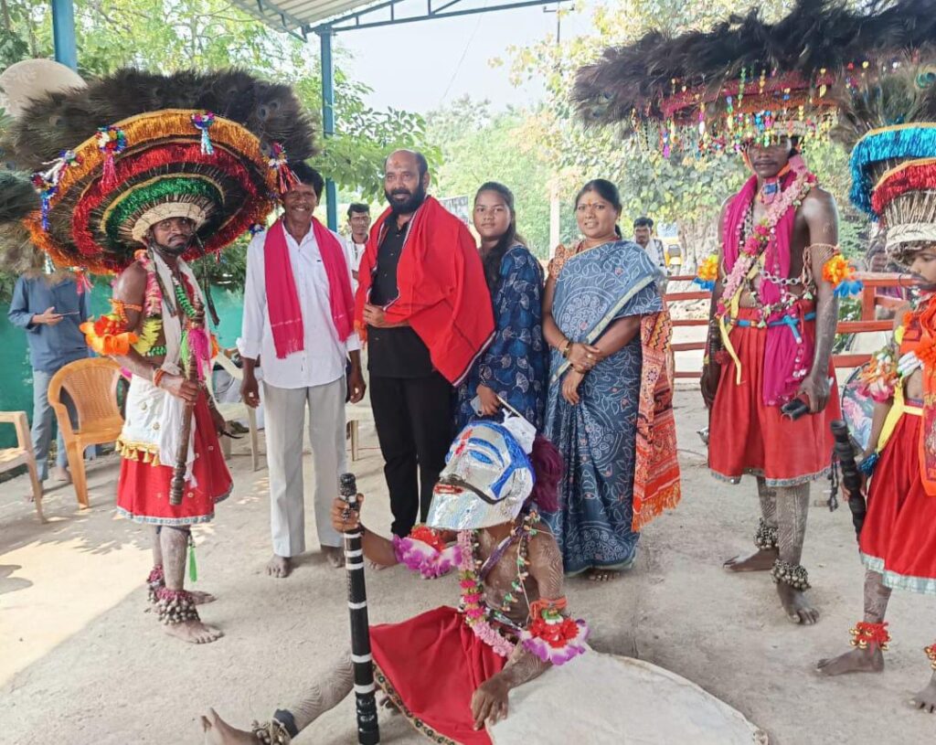 దండారి ఉత్సవాల్లో మాజీ సర్పంచ్ దంపతులు..