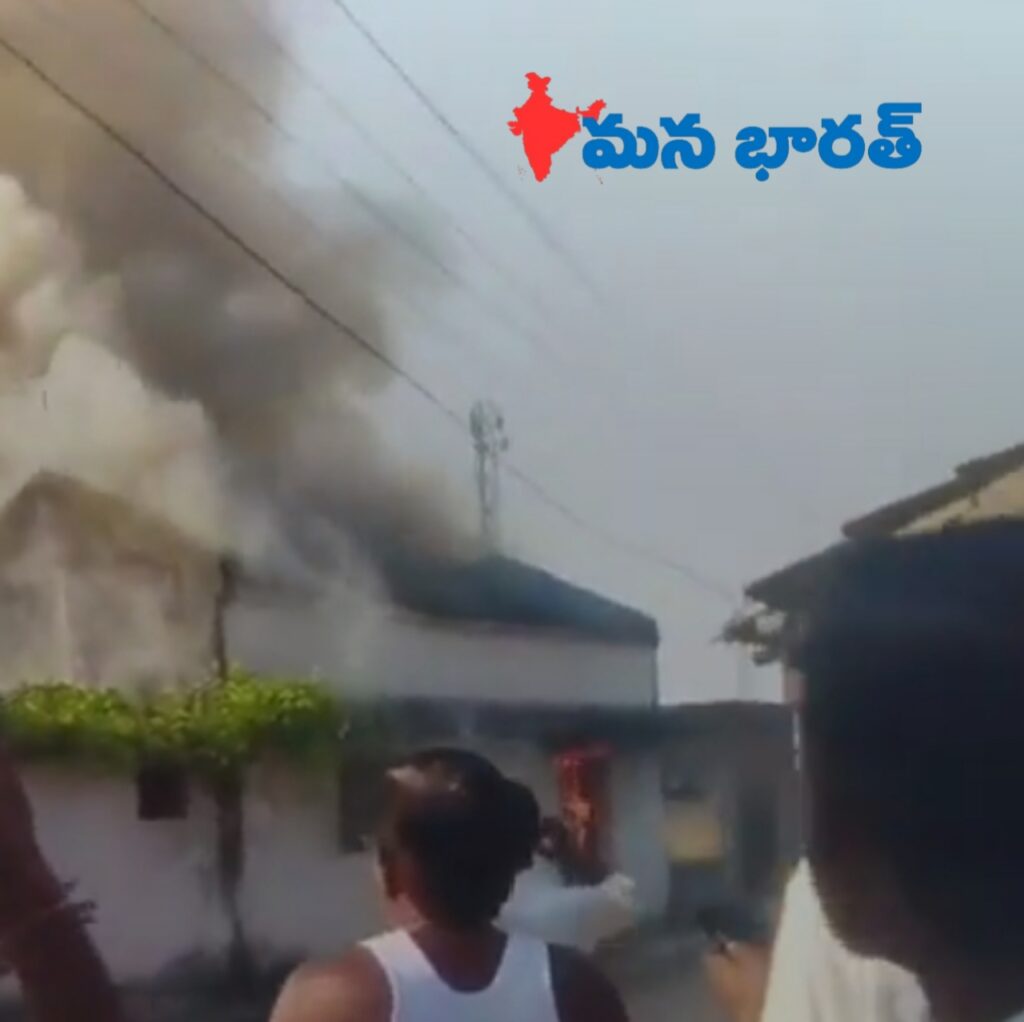 అగ్ని ప్రమాదం.. 50 క్వింటాళ్ల పత్తి బూడిద 