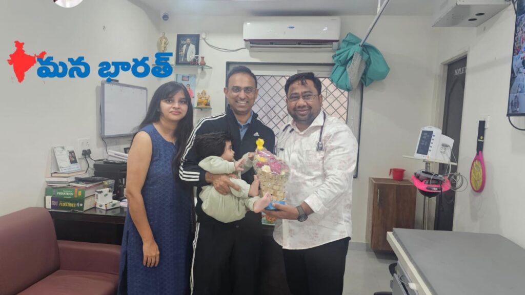 సేవాభావానికి అభినందనలు పుష్పగుచ్చం అందజేత