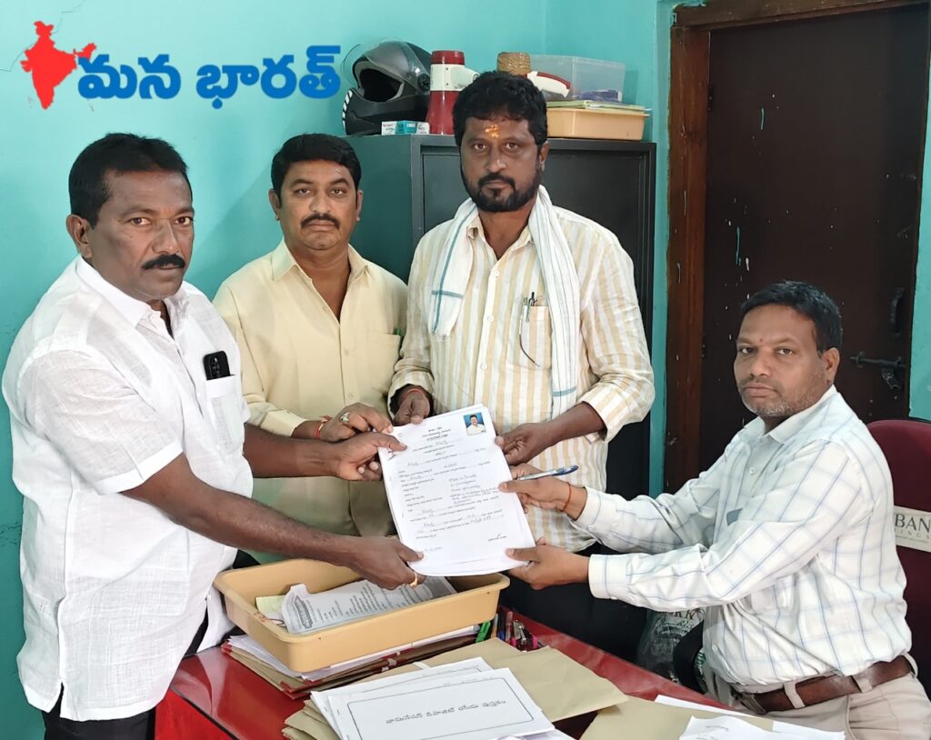 కప్పర్ల సర్పంచ్ అభ్యర్థిగా మహేందర్ నామినేషన్ దాఖలు