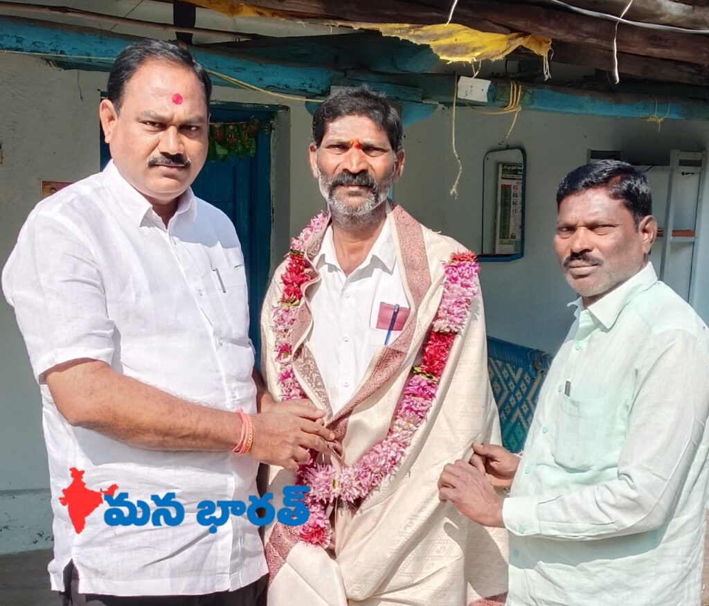 ఉండం సర్పంచ్ ను సన్మానించిన మాజీ జడ్పీటీసీ రాజు