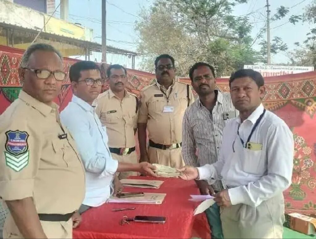 రూ.1.80 లక్షల నగదు స్వాధీనం..