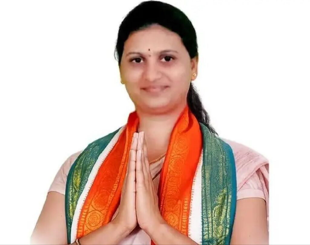 ఆదిలాబాద్‌లో కాంగ్రెస్ బోణీ.. 37వ వార్డులో అంబకంటి సుష్మ అశోక్ విజయం