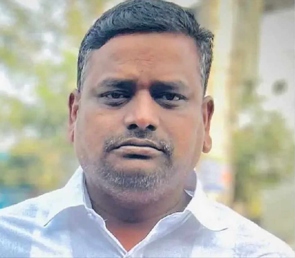 ఆదిలాబాద్ 34వ వార్డులో 12 ఓట్ల తేడాతో ఎంఐఎం విజయం   ఉత్కంఠభరిత పోరులో షేక్ నజీర్ అహ్మద్ గెలుపు