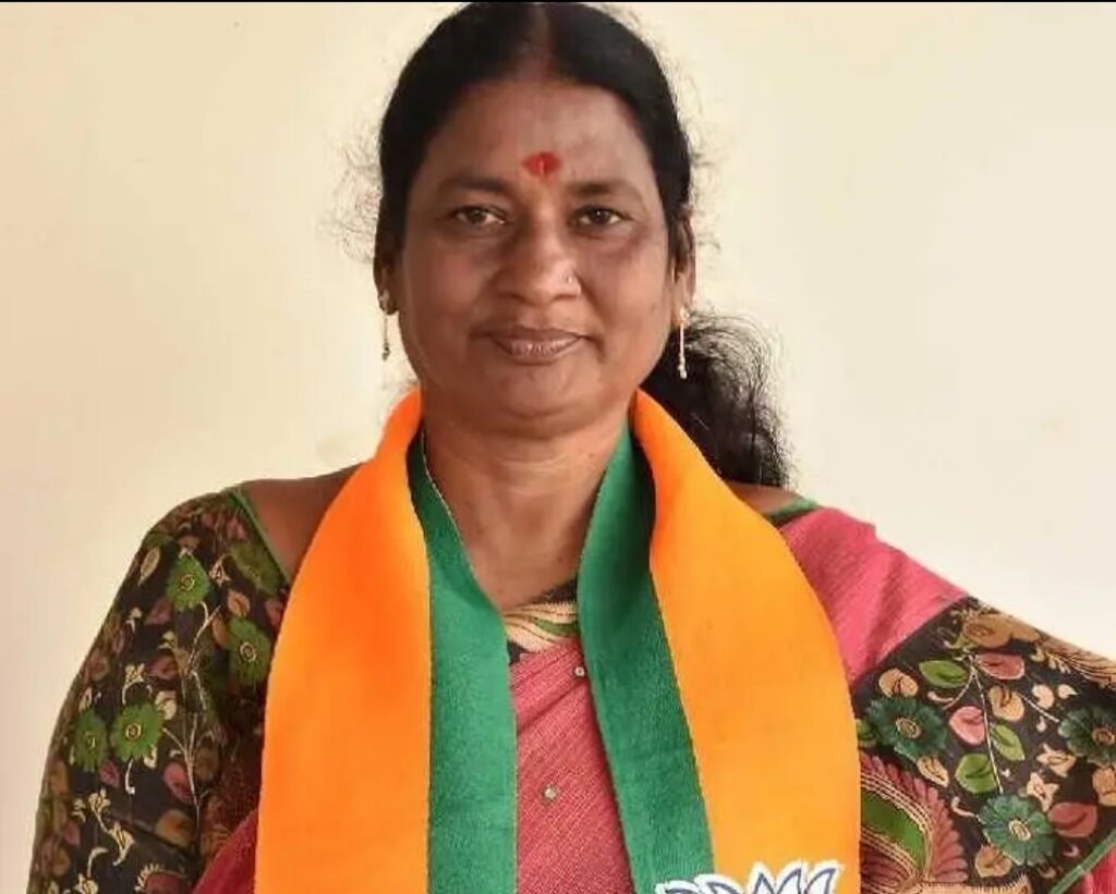 ఆదిలాబాద్ 5వ వార్డులో బీజేపీ ఘన విజయం..497 ఓట్ల భారీ మెజారిటీతో ధోని జ్యోతి గెలుపు