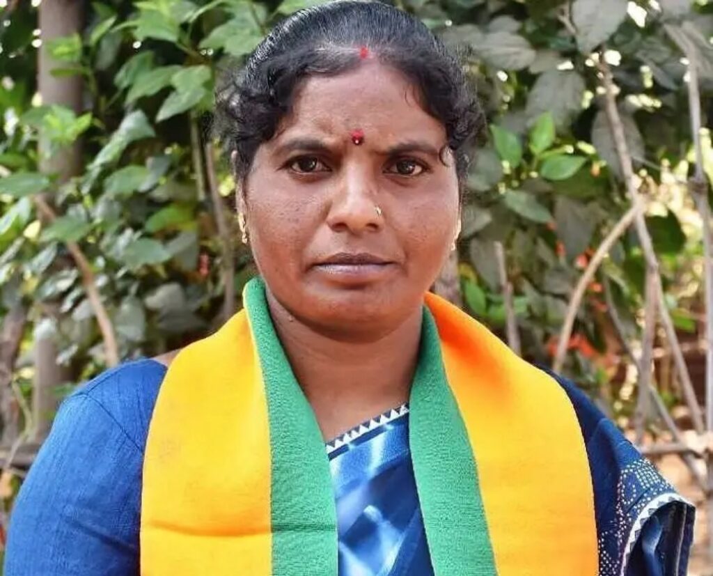 ఆదిలాబాద్ 9వ వార్డు కౌన్సిలర్ గా బీజేపీ అభ్యర్థి దుర్గ ఘన విజయం