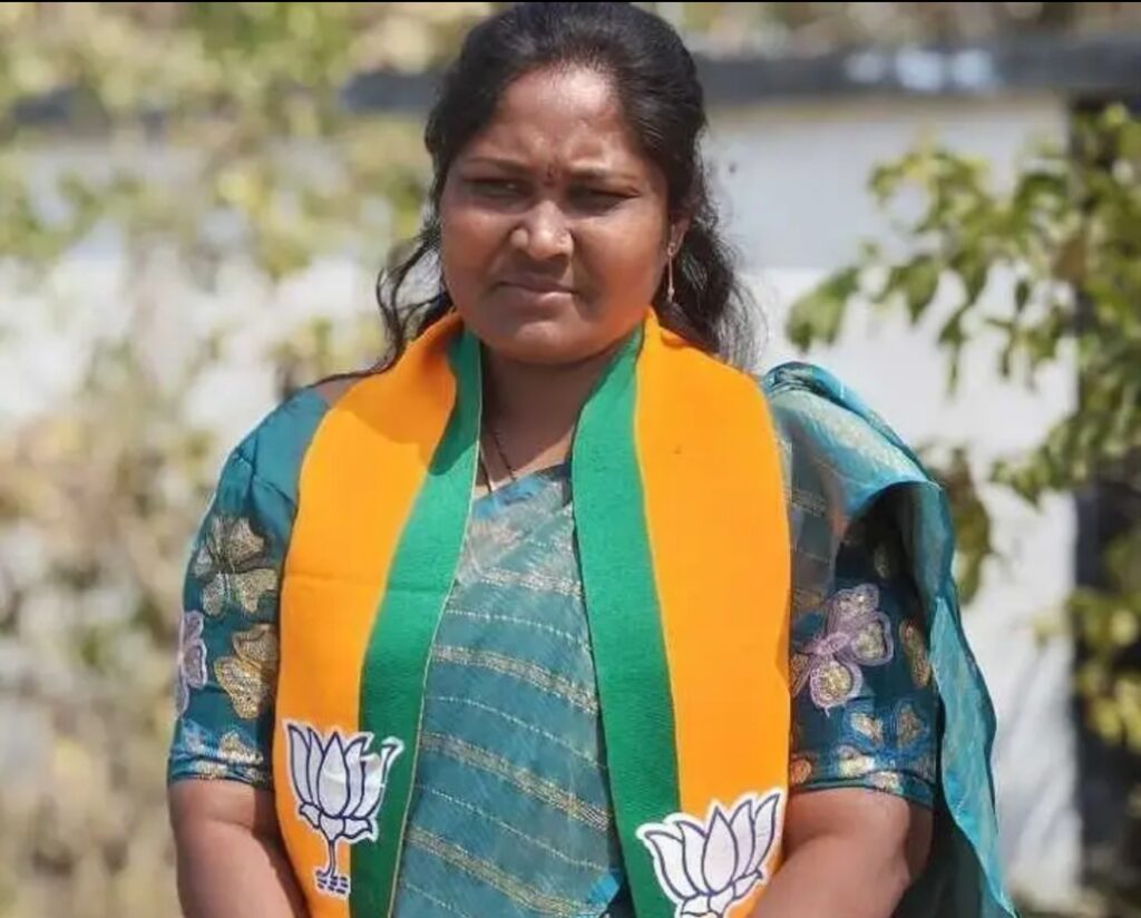 ఆదిలాబాద్ 7వ వార్డులో బీజేపీ జెండా.. దుమ్మని రజిత ఘన విజయం