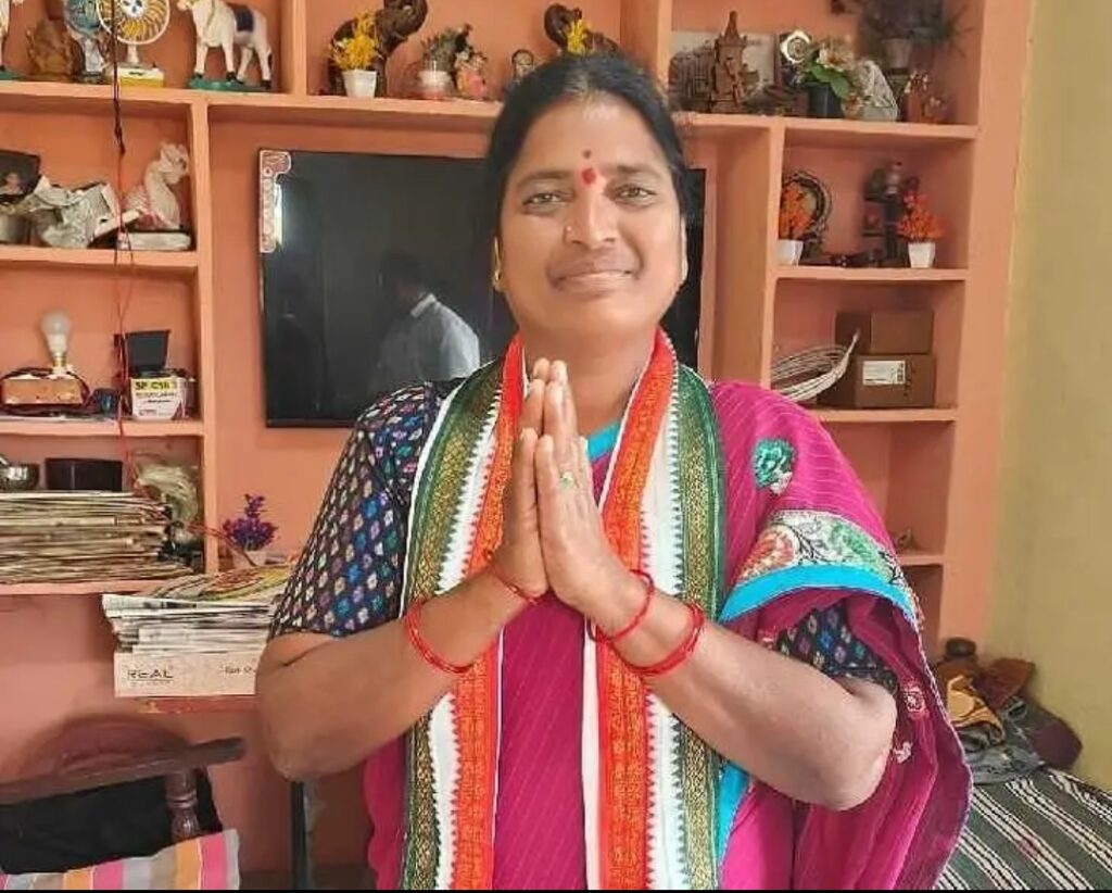 ఆదిలాబాద్ 18వ వార్డులో కాంగ్రెస్ జెండా ఎగిరింది – అన్నపూర్ణ తుమ్మల స్వల్ప మెజార్టీతో విజయం