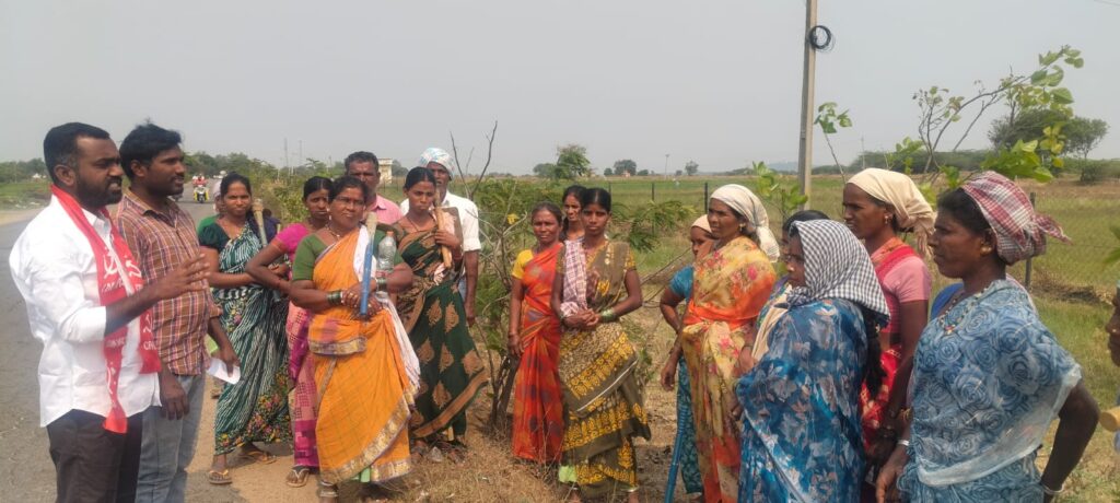 పని ప్రదేశాల్లో కనీస వసతులు కల్పించాలి..