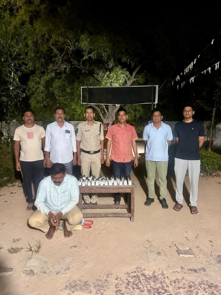 ఆ గ్రామంలో దేశీ దారు పట్టివేత..