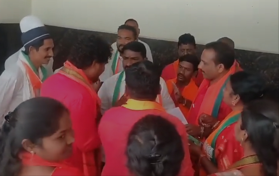 కాంగ్రెస్ బీజేపీ కౌన్సిలర్ల మధ్య వాగ్వాదం