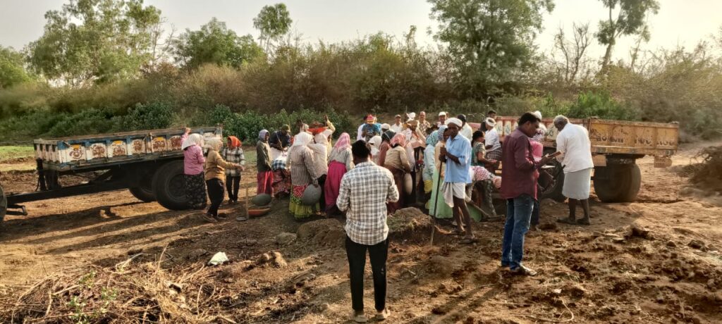 ఉపాధి పనులను పరిశీలించిన డీఆర్డీవో పీడీ
