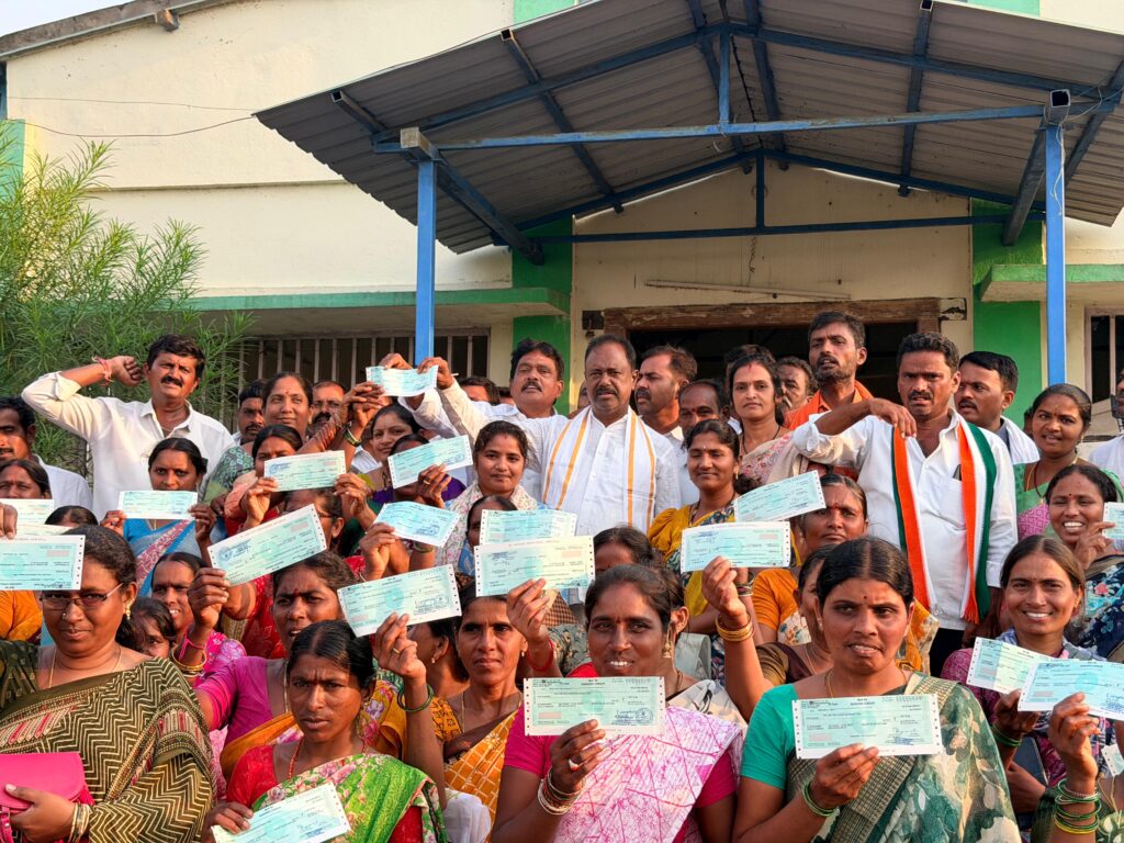 కళ్యాణ లక్ష్మి చెక్కుల పంపిణీ..