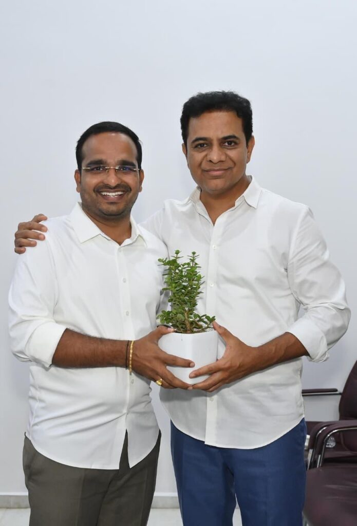 బార్ అసోసియేషన్ కార్యదర్శిని అభినందించిన కేటీఆర్