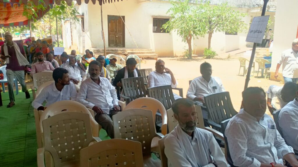 ఆ సభకు ప్రజా ప్రతినిధుల డుమ్మా ..!