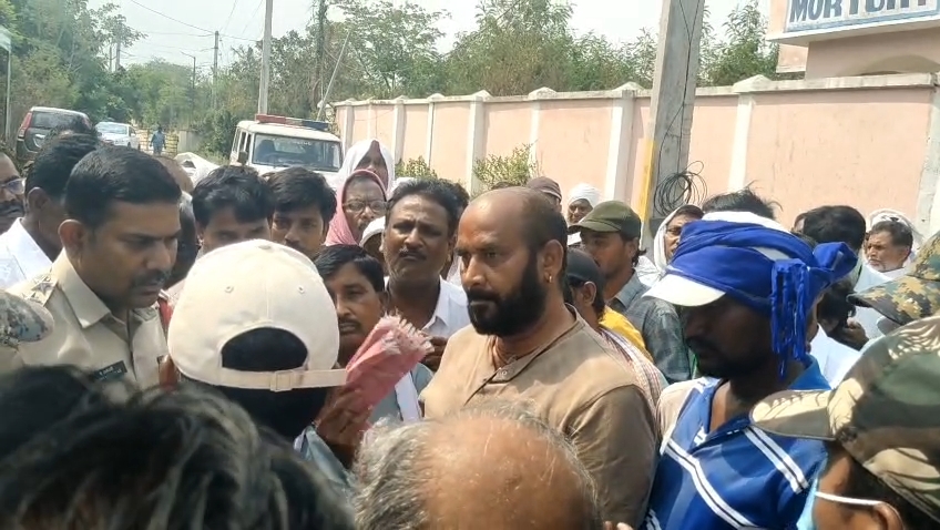 విద్యుత్ శాఖ నిర్లక్ష్యంపై ఆగ్రహం..