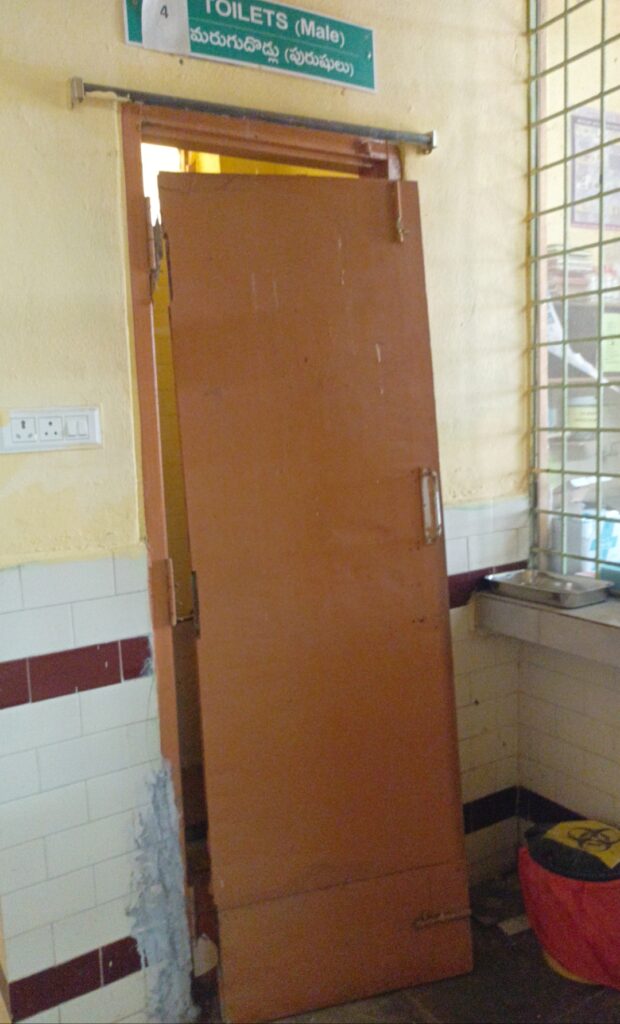 వసతుల లేమితో రోగుల ఇబ్బందులు..