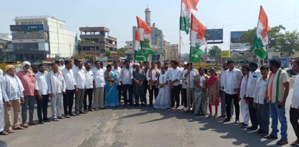 తేజస్వి వ్యాఖ్యలపై కాంగ్రెస్ నిరసన..