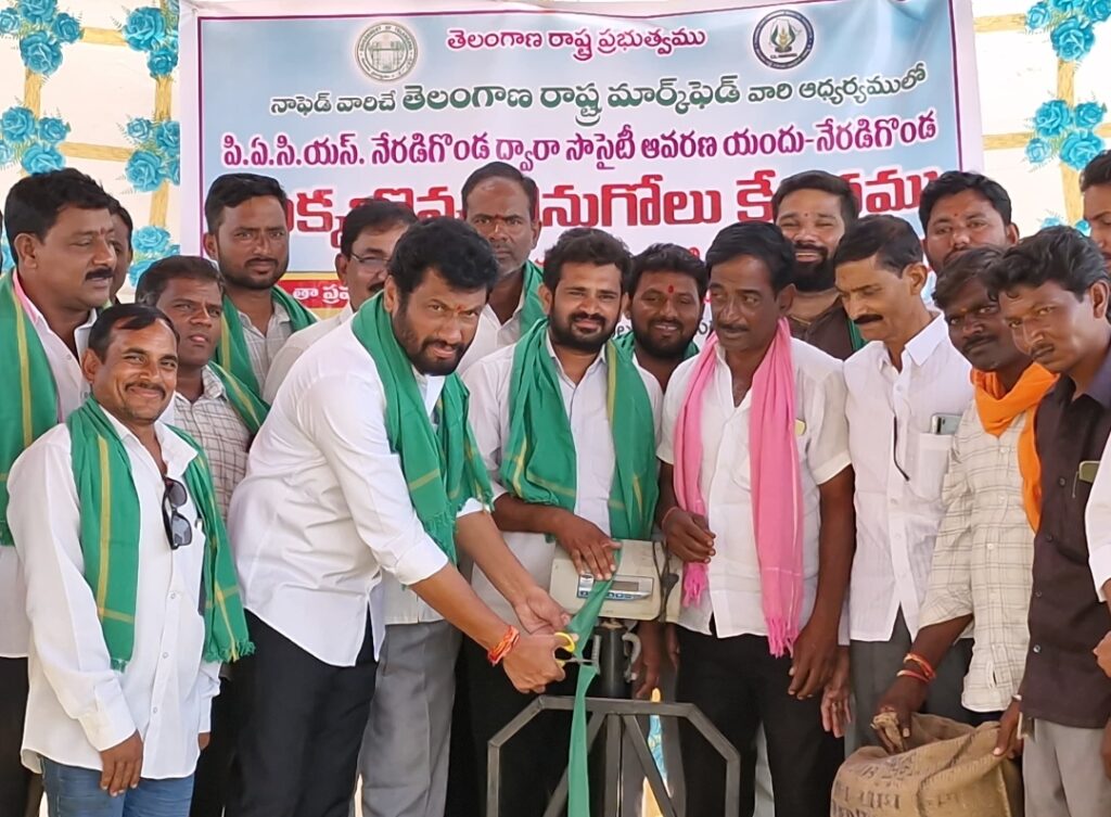 కొనుగోలు కేంద్రాన్ని ప్రారంభించిన ఎమ్మెల్యే..