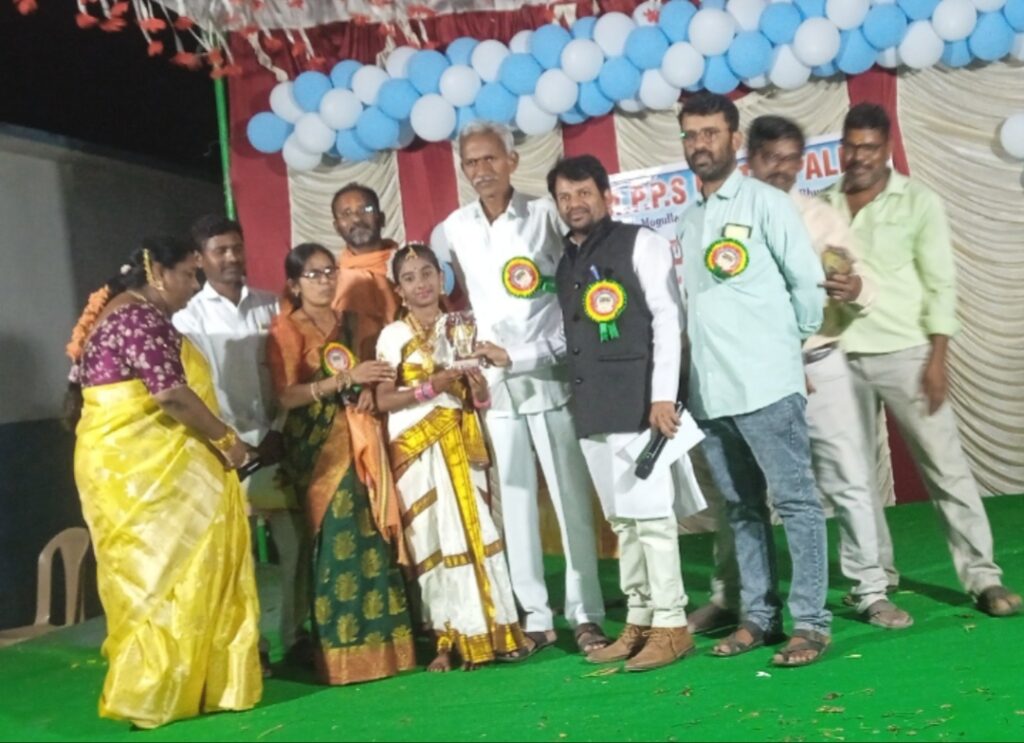 భరత నాట్యంలో మెరిసిన చిన్నారి.‌!