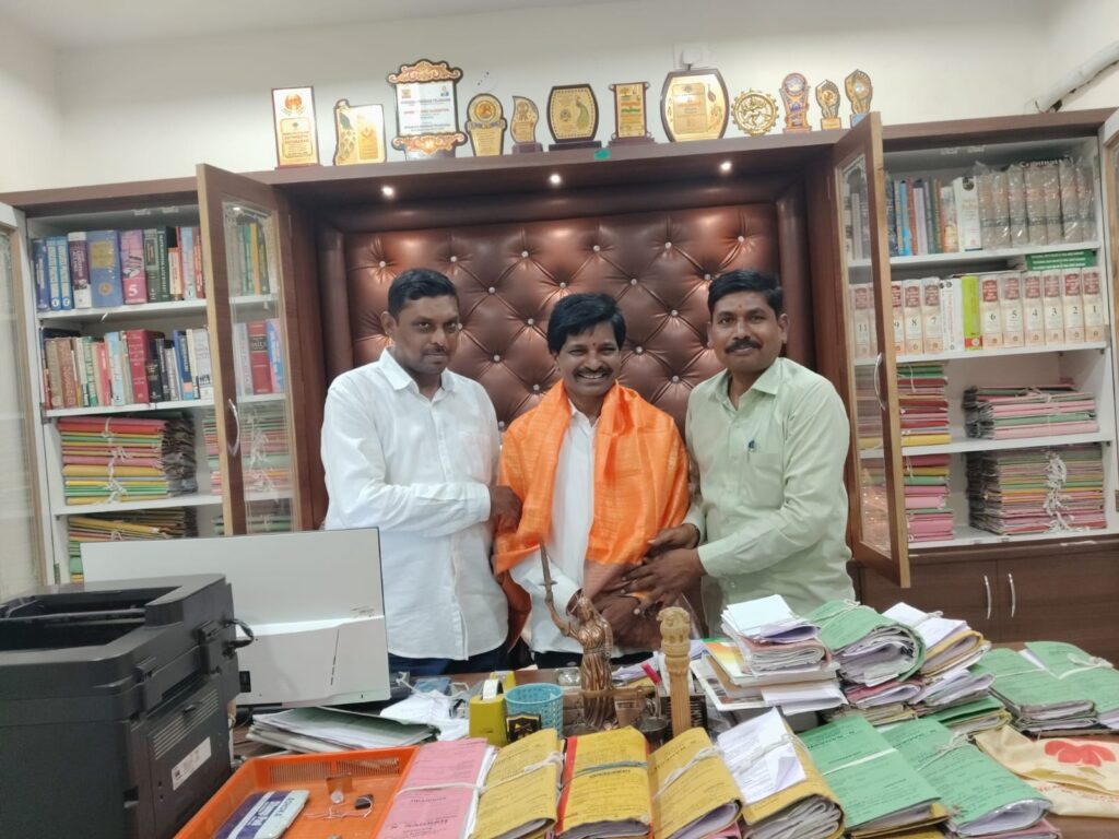 బార్ అసోసియేషన్ అధ్యక్షుడికి ఘన సన్మానం..