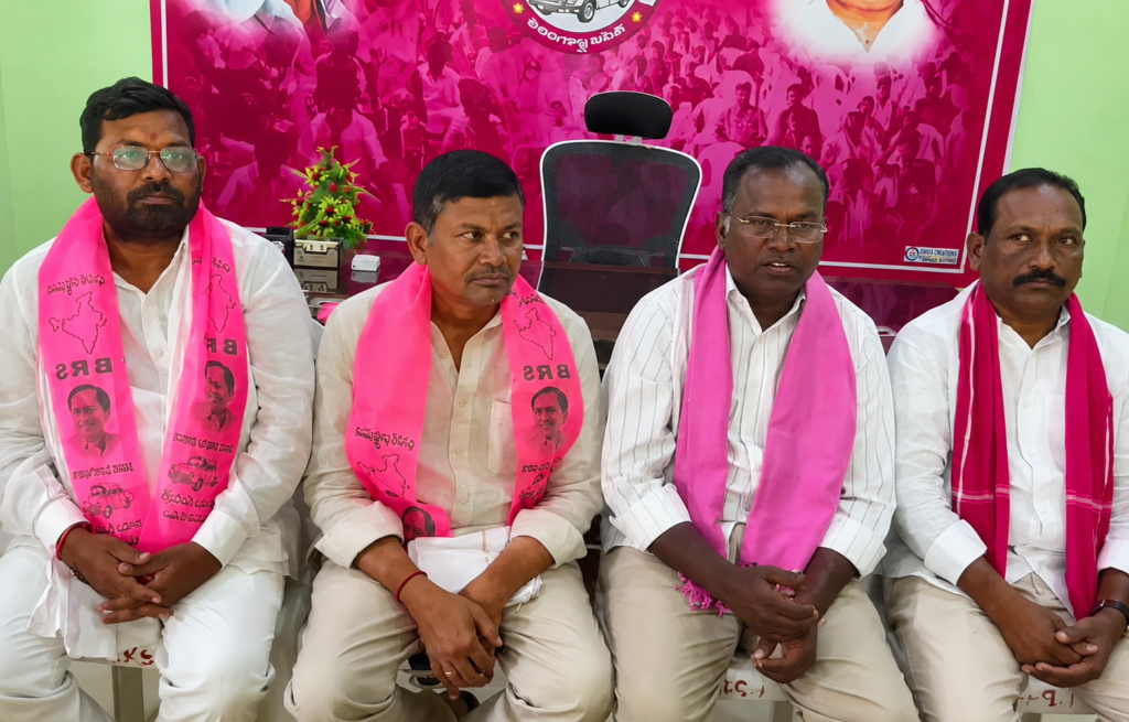 రైతుల సమస్యలపై లీడర్లకు చిత్తశుద్ధి లేదు: నారాయణ