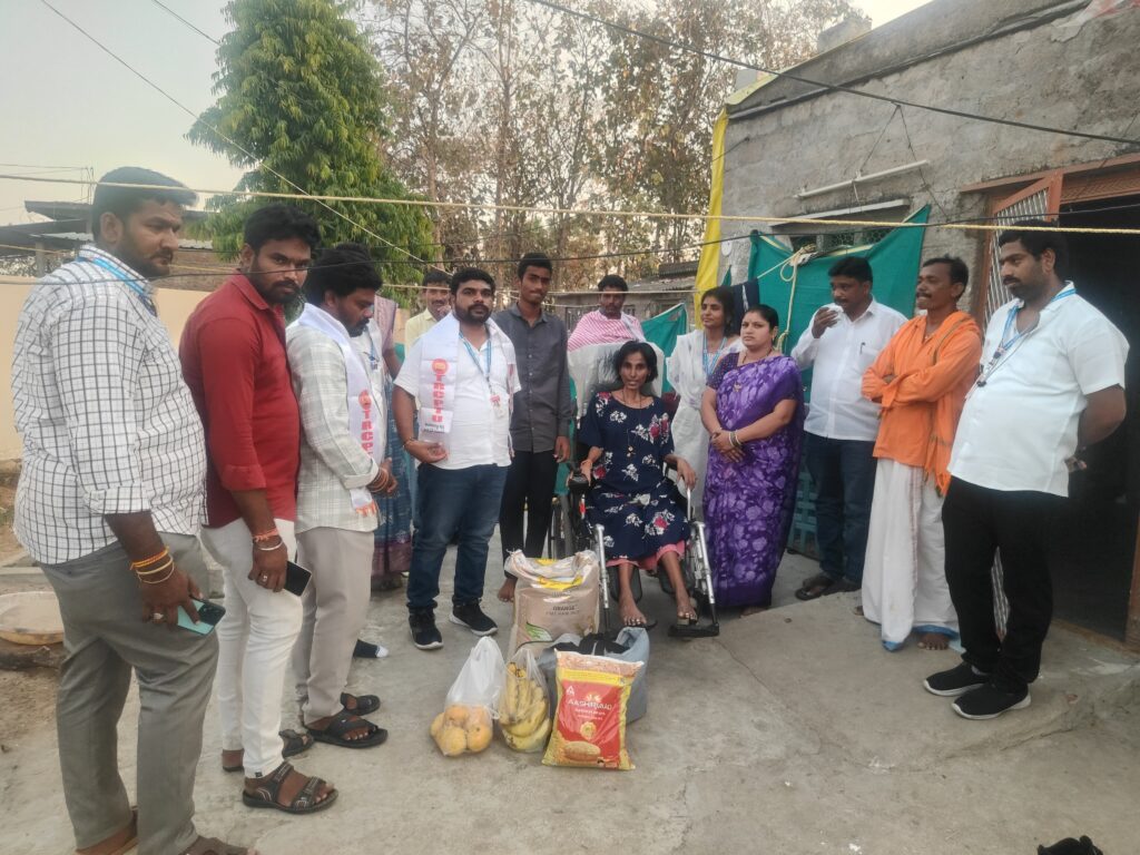 దివ్యాంగురాలి కుటుంబానికి అండగా సర్పంచ్