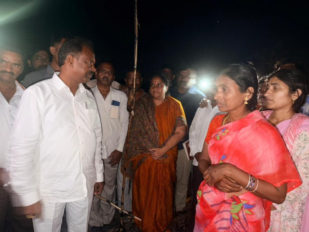 నష్ట పరిహారం అందేలా చూస్తా: ఎమ్మెల్యే GSR