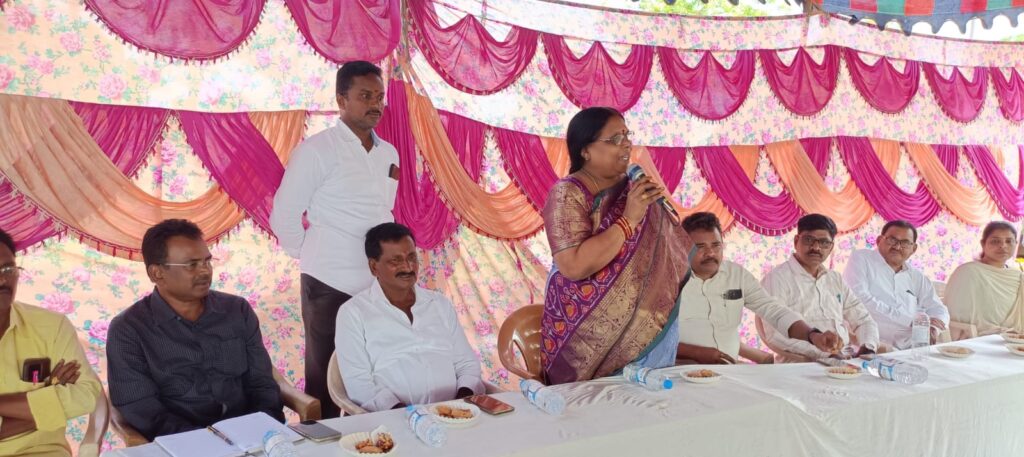 చీకటి కష్టాలకు చెక్ పెట్టిన ఎమ్మెల్యే..
