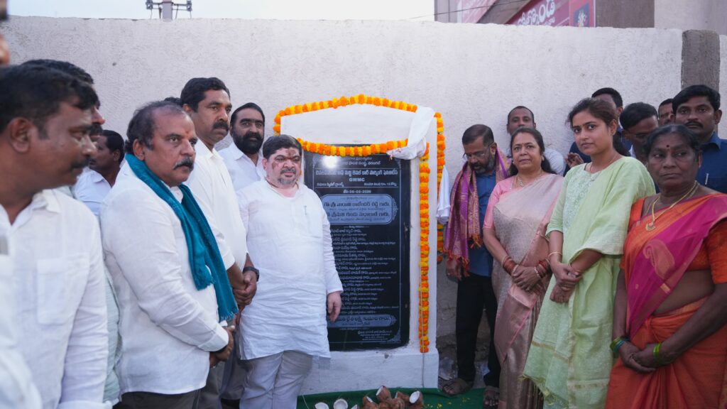రూ.15 కోట్లతో ఆధునిక పార్కింగ్: మంత్రి