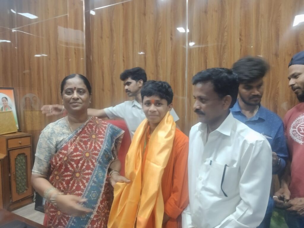 ప్రతిభకు మంత్రి కొండా సురేఖ ప్రశంసలు
