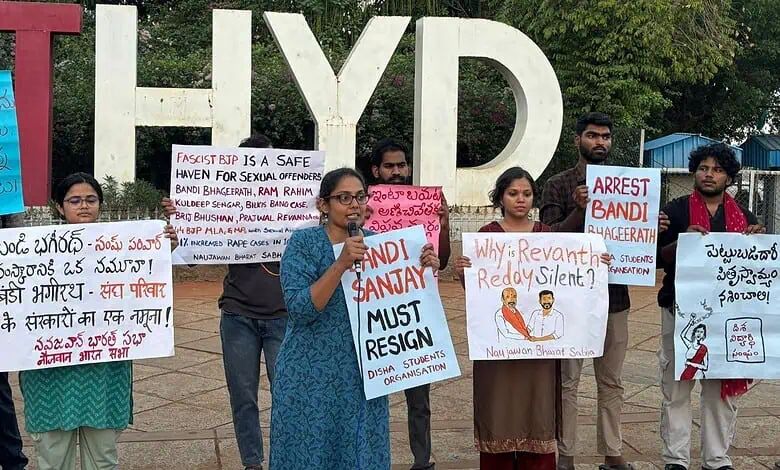 భగీరథ్ ను అరెస్ట్ చేయాలని భారీ నిరసన..