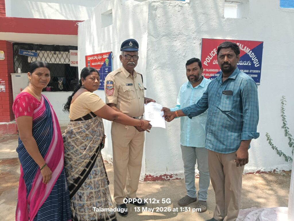 సమ్మె బాట పట్టిన వీఓఏలు..