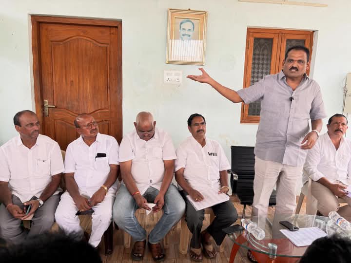 గ్రామస్థాయిలో పార్టీని బలోపేతం చేయాలి..