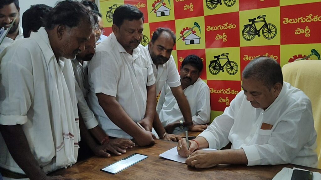 కొత్త ట్రాన్స్‌ఫార్మర్ ఏర్పాటు చేస్తామని ఎమ్మెల్యే హామీ