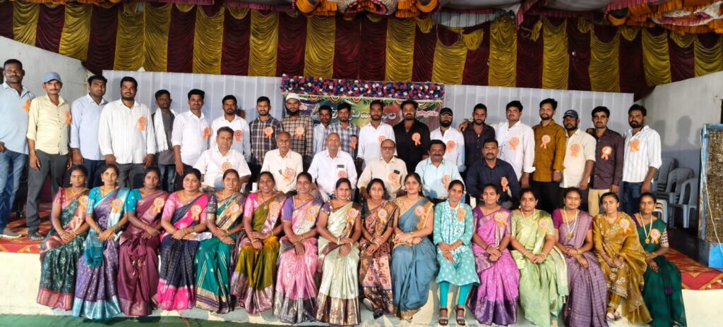 17 ఏళ్ల తర్వాత కలుసుకున్న స్నేహితులు..