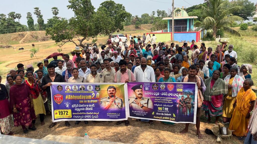పిల్లల్లో నైతిక విలువలు పెంపొందించాలి: ఎస్సై డి. సాయిక్రిష్ణ
