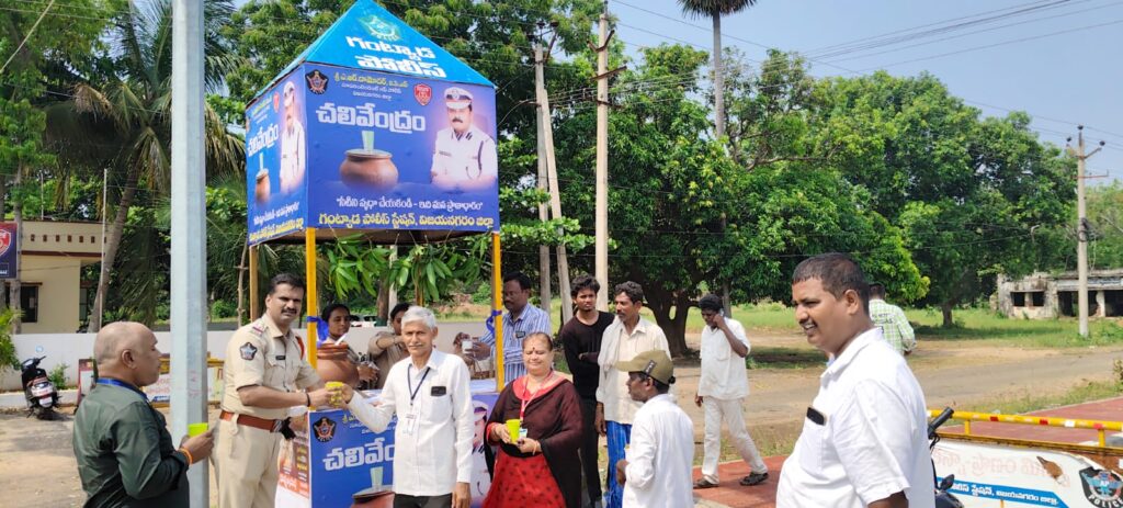 చలివేంద్రం ప్రారంభించిన ఎస్సై సాయి క్రిష్ణ..