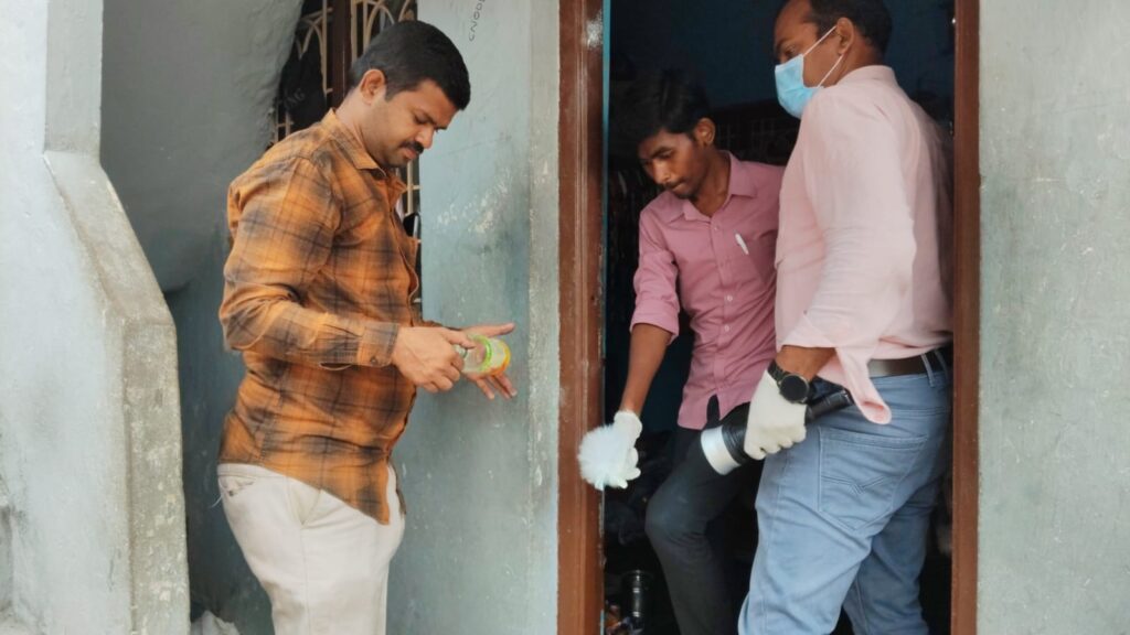 వరుస దొంగతనాలు.. గ్రామస్తుల్లో భయాందోళన