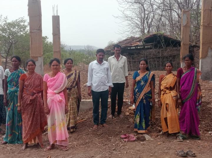 నిర్మాణ పనులు పరిశీలించిన సర్పంచ్..
