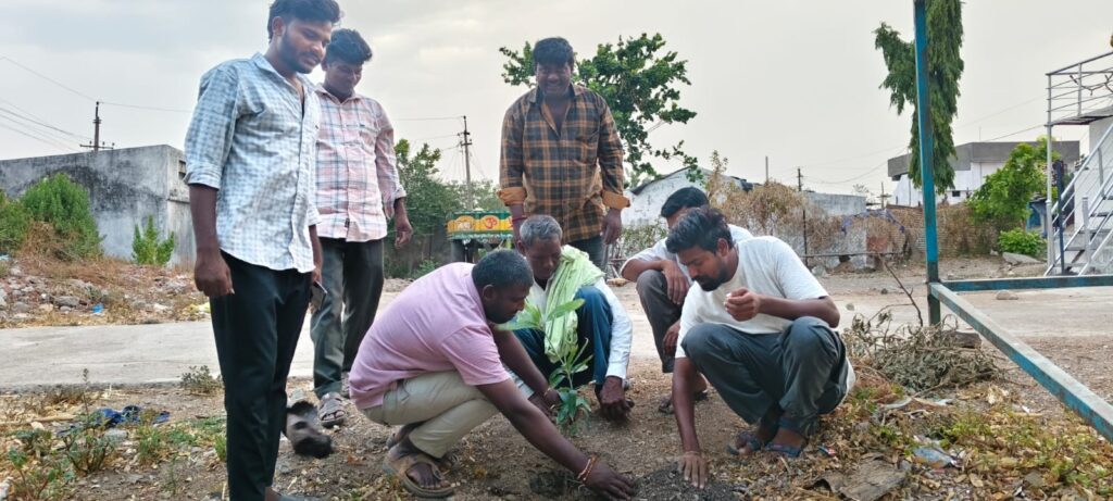 సర్పంచ్ ఈరగొల్ల అశోక్ పిలుపు.. గ్రామ యువత స్పందన
