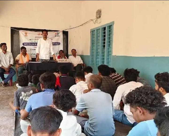 సామాజికంగా యువత ముందుండాలి: సర్పంచ్