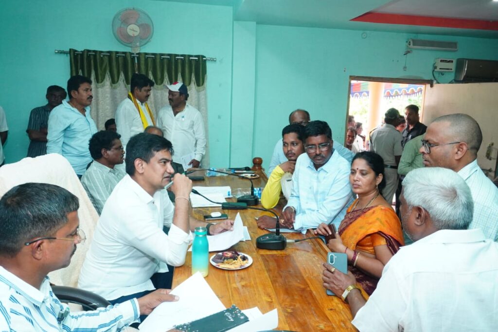ప్రజా సమస్యల పరిష్కారమే లక్ష్యం.. బొండపల్లిలో మంత్రి కొండపల్లి శ్రీనివాస్ ప్రజా దర్బార్