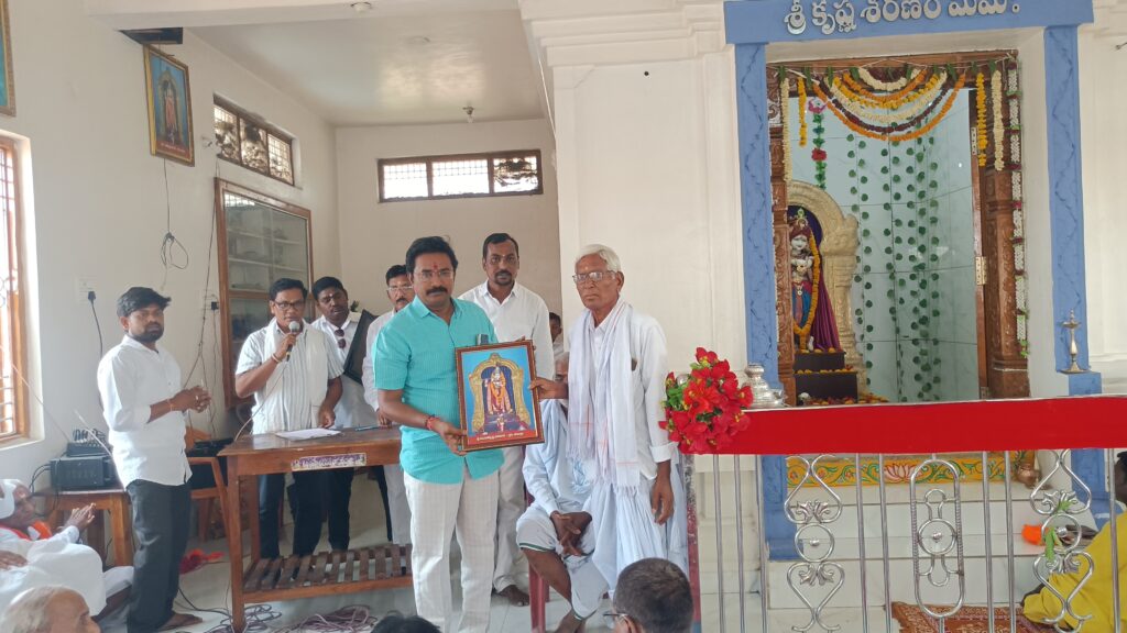 క్విజ్ పోటీల్లో విజేతలకు బహుమతులు..