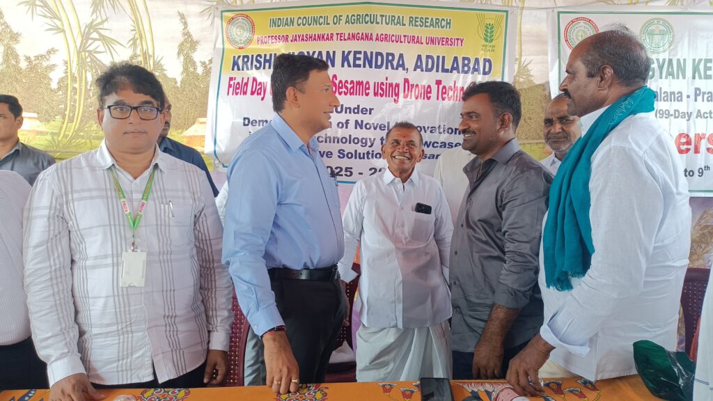 యువ రైతును అభినందించిన కలెక్టర్..